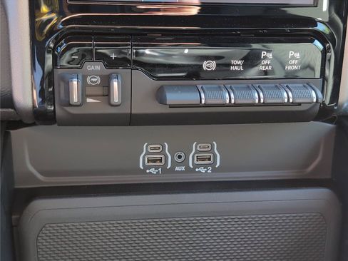 New 2026 RAM 2500 Big Horn AWD/4WD image 23