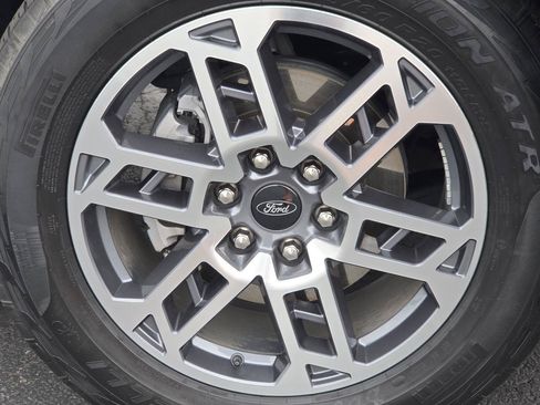 Used 2025 Ford Expedition Active AWD/4WD image 13