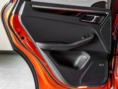 Certified 2024 Porsche Macan AWD/4WD image 26
