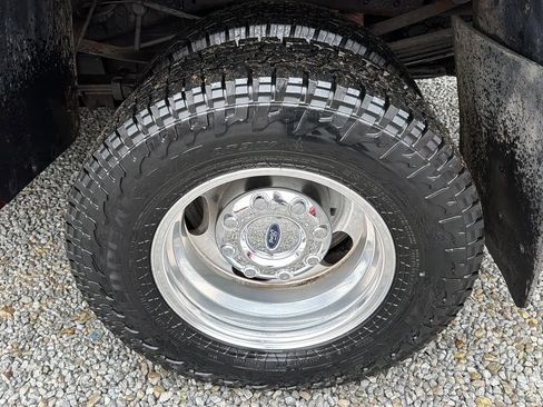 Used 2005 Ford F350 Lariat image 2