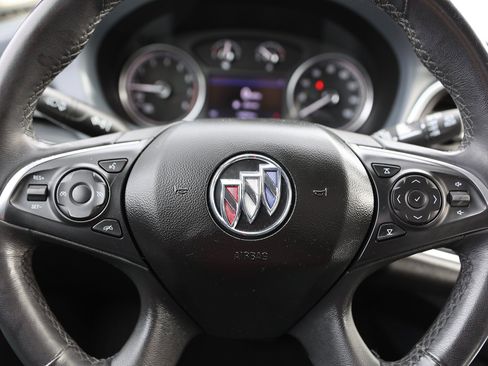 Used 2020 Buick Enclave Essence image 38