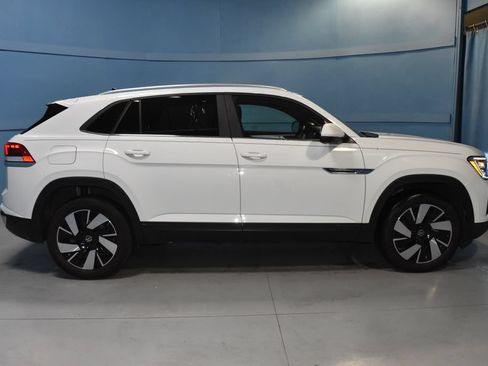 Used 2024 Volkswagen Atlas Cross Sport SE FWD image 21