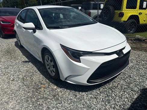 Used 2024 Toyota Corolla LE FWD image 2