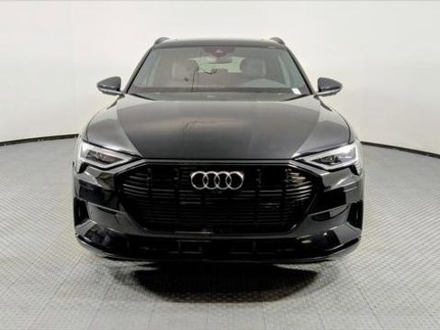 Used 2022 Audi e-tron Premium w/ Convenience Plus Package image 11