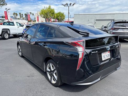 Used 2016 Toyota Prius Three Touring FWD image 6