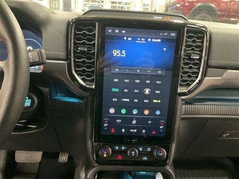 Used 2024 Ford Ranger Lariat w/ FX4 Off-Road Package image 30