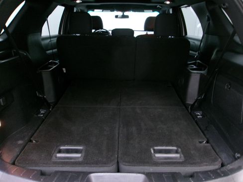 Used 2016 Ford Explorer XLT w/ Equipment Group 201A image 11