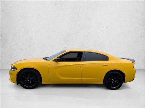Used 2017 Dodge Charger SE w/ Blacktop Package RWD image 9