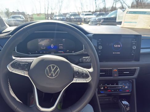 New 2026 Volkswagen Taos SE FWD image 15