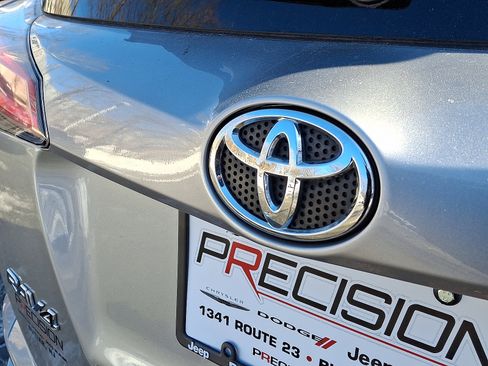 Used 2017 Toyota RAV4 LE AWD/4WD image 28