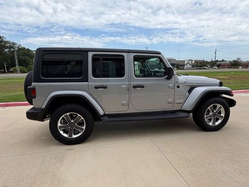 Used 2020 Jeep Wrangler Unlimited Sahara AWD/4WD image 7