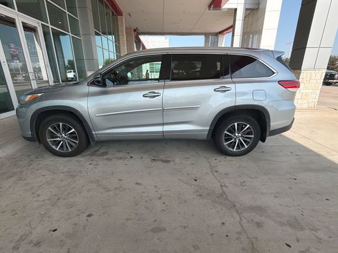 Used 2018 Toyota Highlander XLE w/ Protection Package #3 AWD/4WD image 6