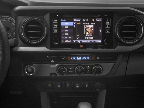 Used 2017 Toyota Tacoma TRD Sport w/ Premium & Technology Package image 10