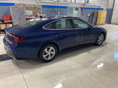 Used 2022 Hyundai Sonata SE w/ Preferred Accessory Package FWD image 8