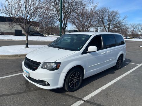 Used 2017 Dodge Grand Caravan SXT w/ Driver Convenience Group FWD image 2
