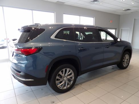 Used 2025 Buick Enclave Preferred w/ Power Package image 4