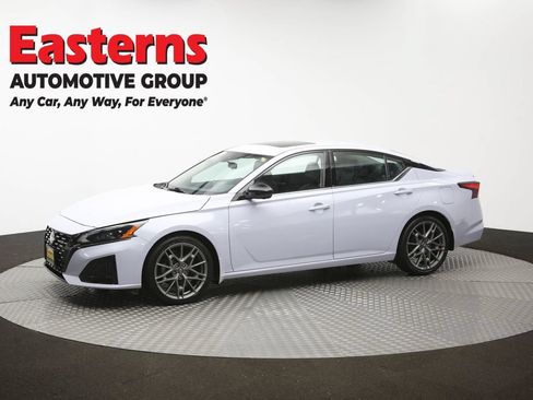 Used 2023 Nissan Altima 2.0 SR FWD image 58