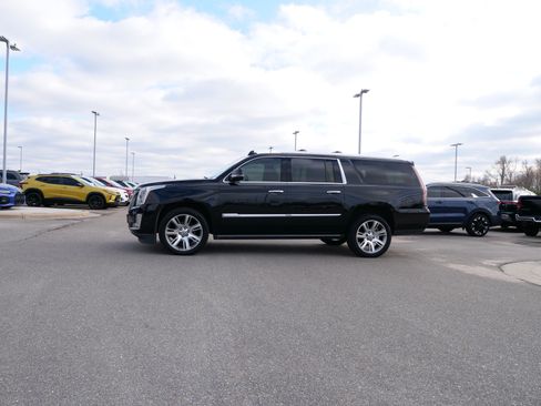 Used 2018 Cadillac Escalade ESV Premium Luxury image 6