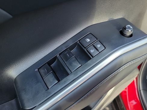 Used 2022 Toyota Highlander XLE image 13