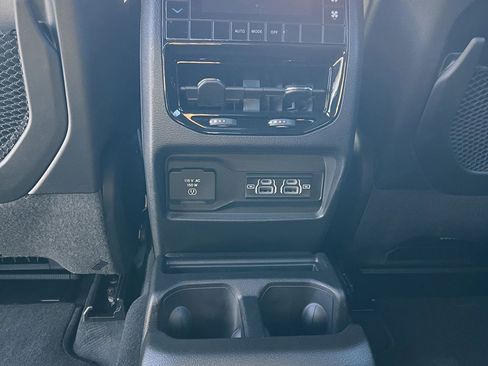 New 2025 Jeep Grand Cherokee L Altitude image 16