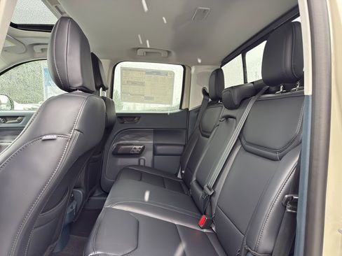 New 2025 Ford Maverick Lariat w/ Black Appearance Package image 23