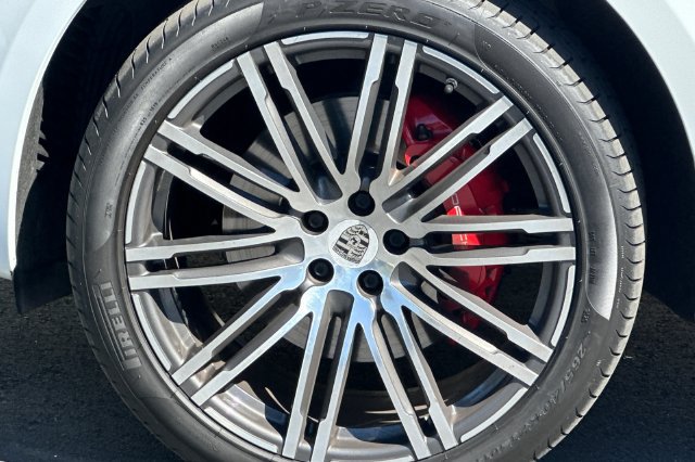 Used 2017 Porsche Macan Turbo AWD/4WD image 24