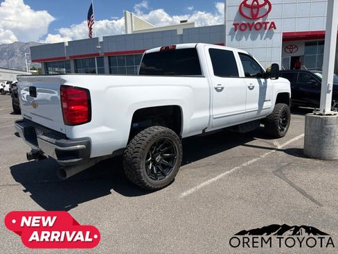 Used 2019 Chevrolet Silverado 2500 LT AWD/4WD image 9