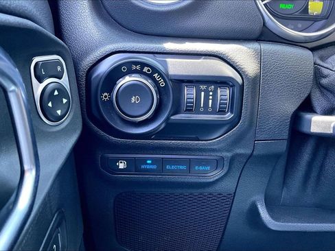 Used 2021 Jeep Wrangler Unlimited Sahara w/ Cold Weather Group AWD/4WD image 45