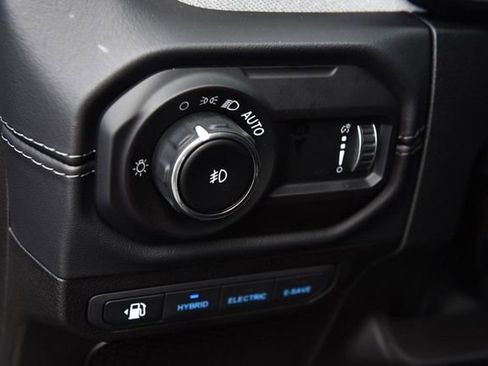 Used 2025 Jeep Wrangler Unlimited Sahara w/ Safety Group AWD/4WD image 11