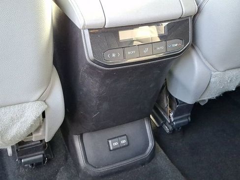 Used 2023 Toyota Highlander XLE image 11