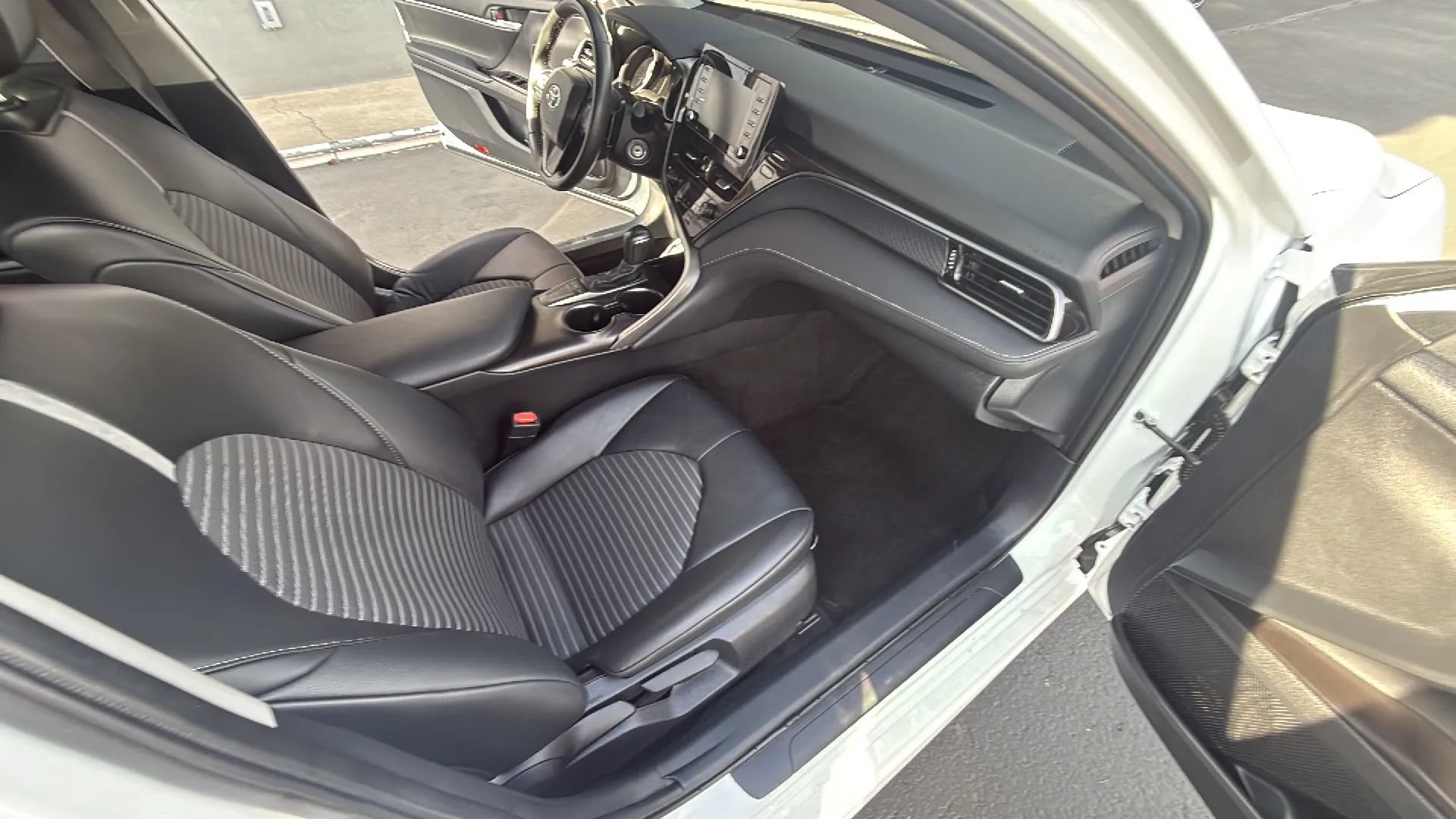 Used 2024 Toyota Camry SE FWD image 19
