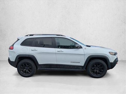 Used 2019 Jeep Cherokee Trailhawk image 4