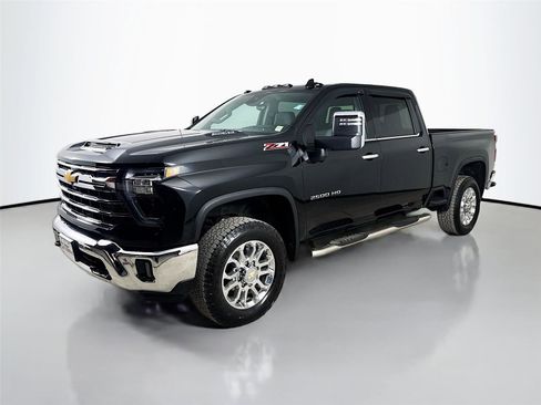 Used 2025 Chevrolet Silverado 2500 LTZ w/ LTZ Premium Package AWD/4WD image 5
