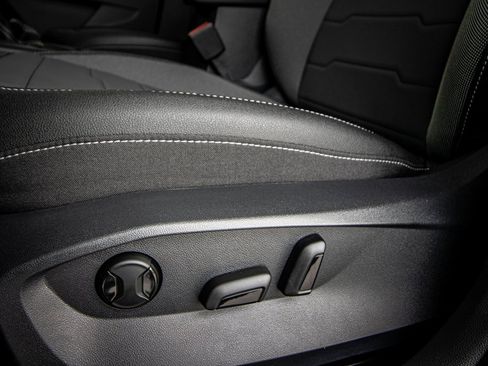 New 2026 Volkswagen Taos SE image 30