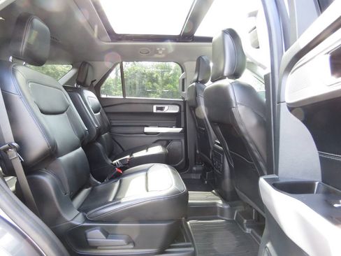 Used 2024 Ford Explorer XLT w/ Equipment Group 202A AWD/4WD image 16