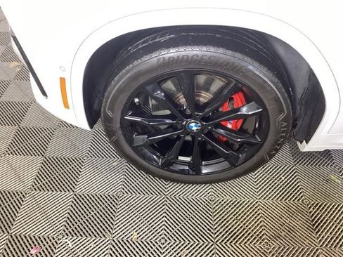 Used 2024 BMW X4 M40i w/ Premium Package image 9