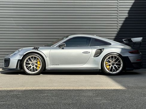 Used 2018 Porsche 911 GT2 RS image 2