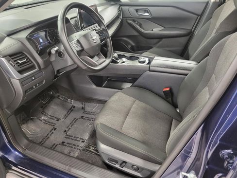 Used 2025 Nissan Rogue SV image 10