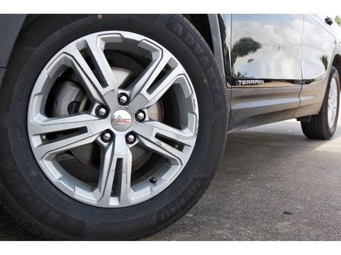 Used 2024 GMC Terrain SLE FWD image 29