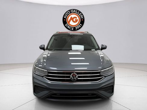 Used 2022 Volkswagen Tiguan SE image 2
