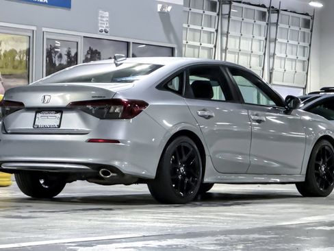 Used 2025 Honda Civic Sport image 9