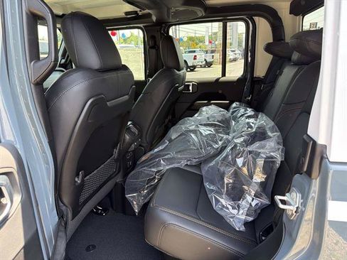 New 2026 Jeep Gladiator Sport AWD/4WD image 4