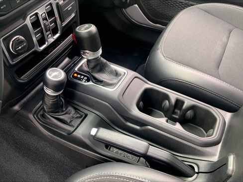 Used 2023 Jeep Wrangler Unlimited Sport AWD/4WD image 17