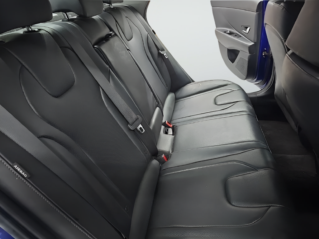 Certified 2025 Hyundai Elantra Limited FWD image 23