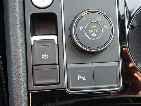 Used 2022 Volkswagen Atlas Cross Sport SE image 24