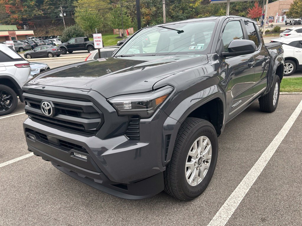 Used 2025 Toyota Tacoma SR5 AWD/4WD image 4