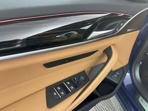 Used 2022 BMW 530i xDrive w/ Premium Package image 11