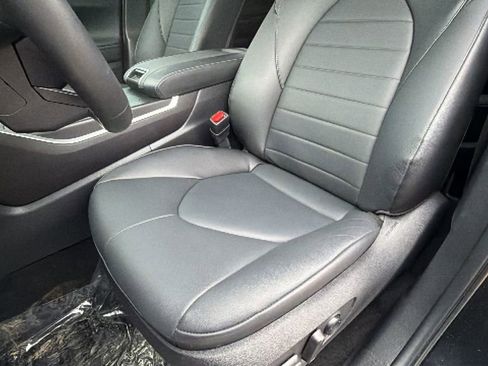 Certified 2024 Toyota Highlander XLE FWD image 19