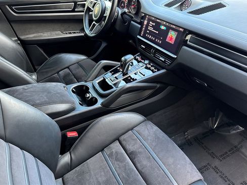 Used 2021 Porsche Cayenne GTS image 19