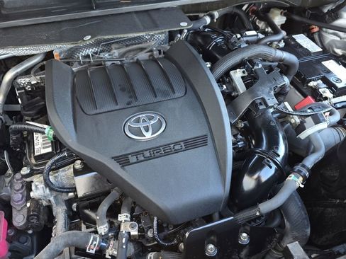 Used 2024 Toyota Highlander LE image 14